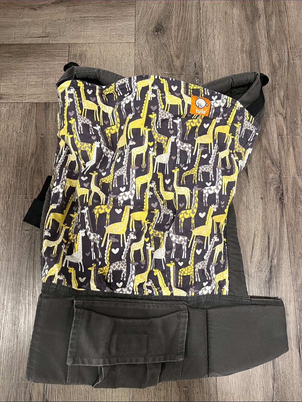 Tula toddler Carrier – Gray & Yellow Giraffe Pattern